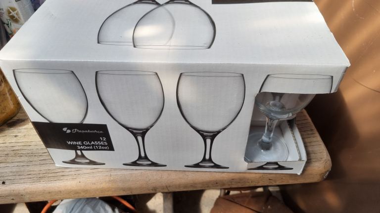 New case of 12 Wine glasses