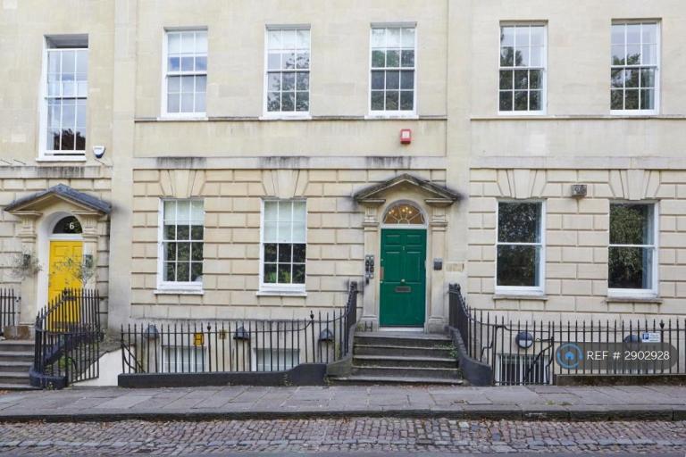 Studio flat in Berkeley Square, Bristol, BS8 (#2902928)