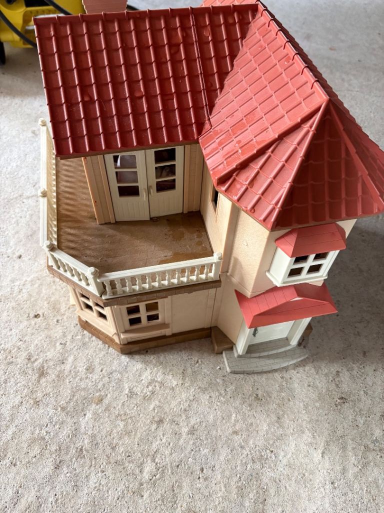 Sylvanian Families Red Roof Country Home with Furniture & Figures