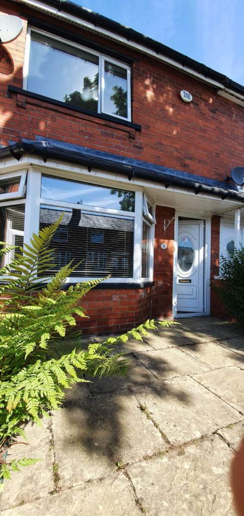 2 bedroom house to rent in Heywood, Manchester 