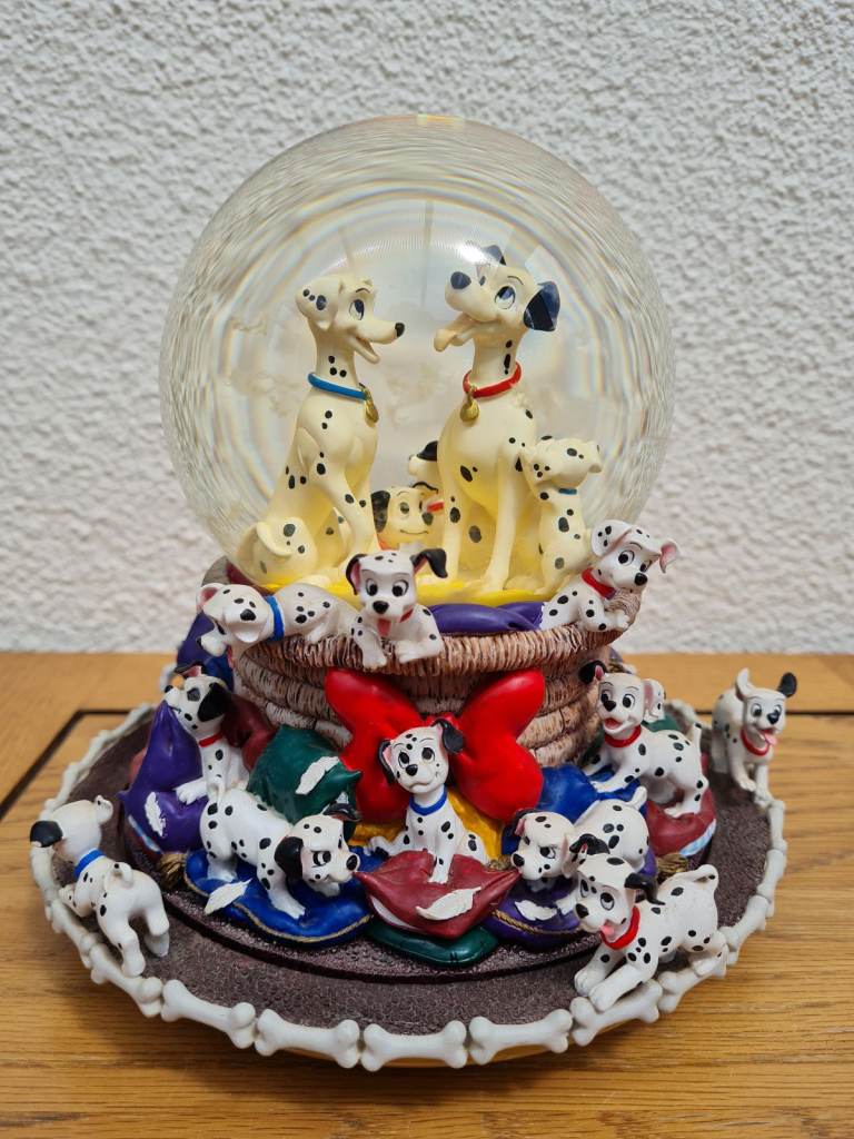 Rare Disney 101 Dalmatians Rotating Musical Snowglobe