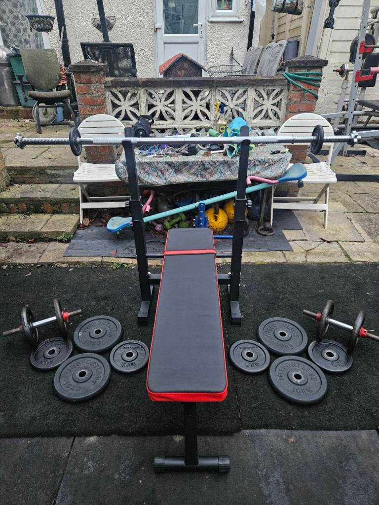 Weights bench with weights
