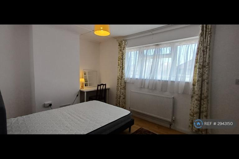 1 bedroom flat in Hunters Grove, Hayes, UB3 (1 bed) (#2943150)
