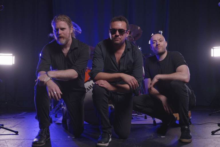 LONDON-BASED DRUMMER WANTED 
