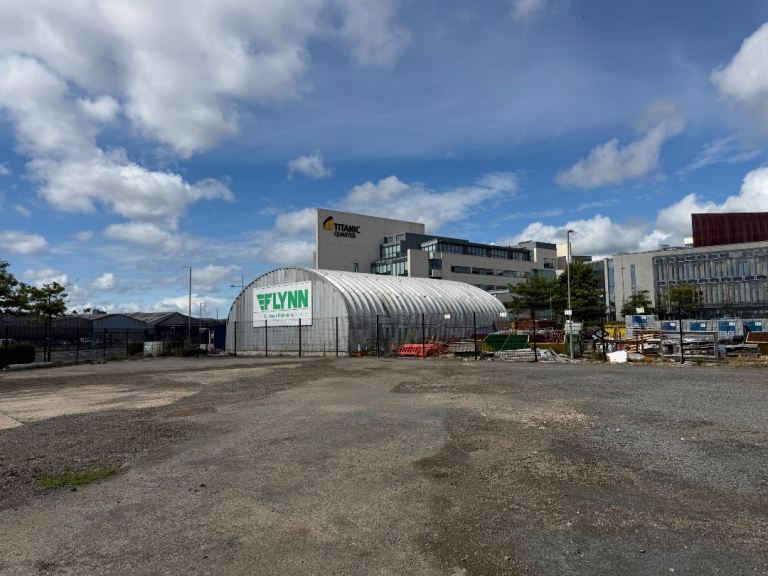 Large Steel-Framed Arched Storage Building / Industrial Shed