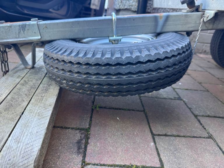 Highly sought Erde 122 trailer and hard top