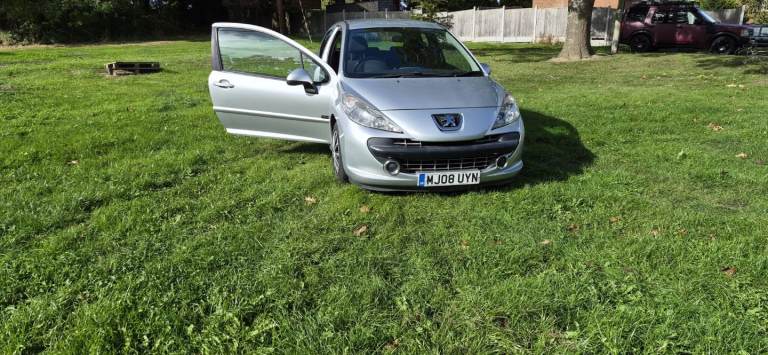 Peugeot 207, (2008) 12 months MOT full history  2 keys 