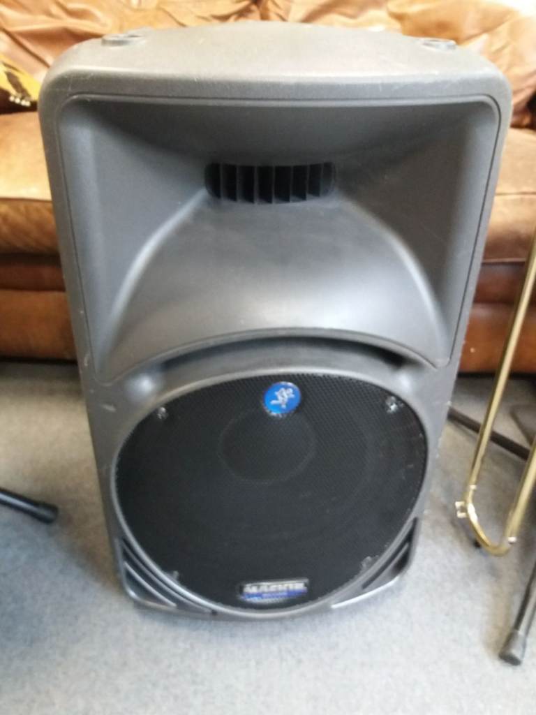 Mackie SRM450 V1 powered speaker / monitor