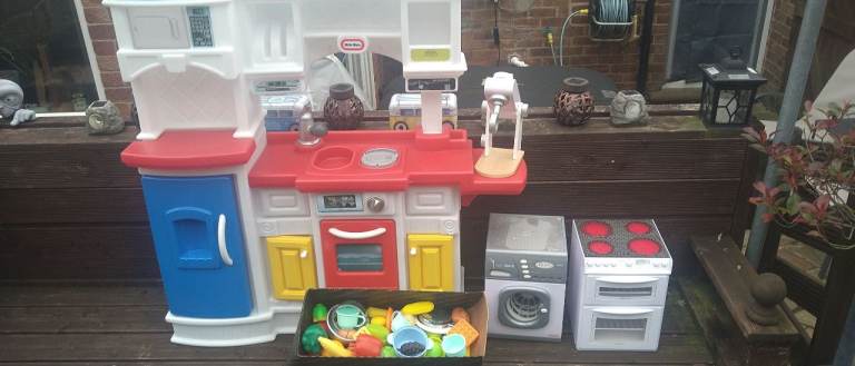 Little tikes kitchen+ accessories 