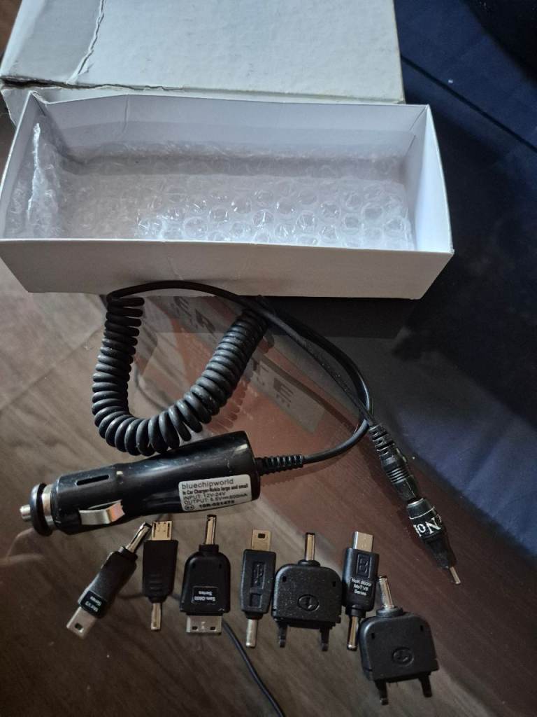 UNIVERSAL CAR CHARGER WITH MULTIPLE DIFFERENT TYPES OF ACCESSORIES 