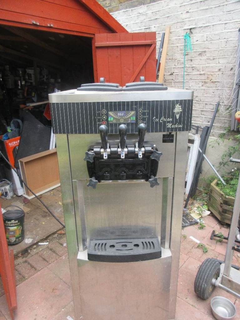Soft-serve commercial ice-cream making machine