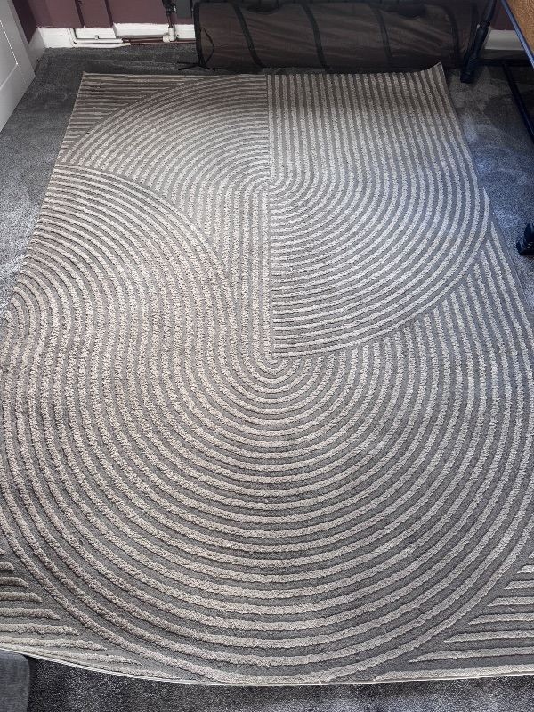 Large grey rug 