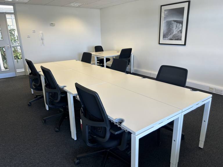 Folkestone - CT19 4RH \ Hot Desk in a Ready-to-Use Coworking Space