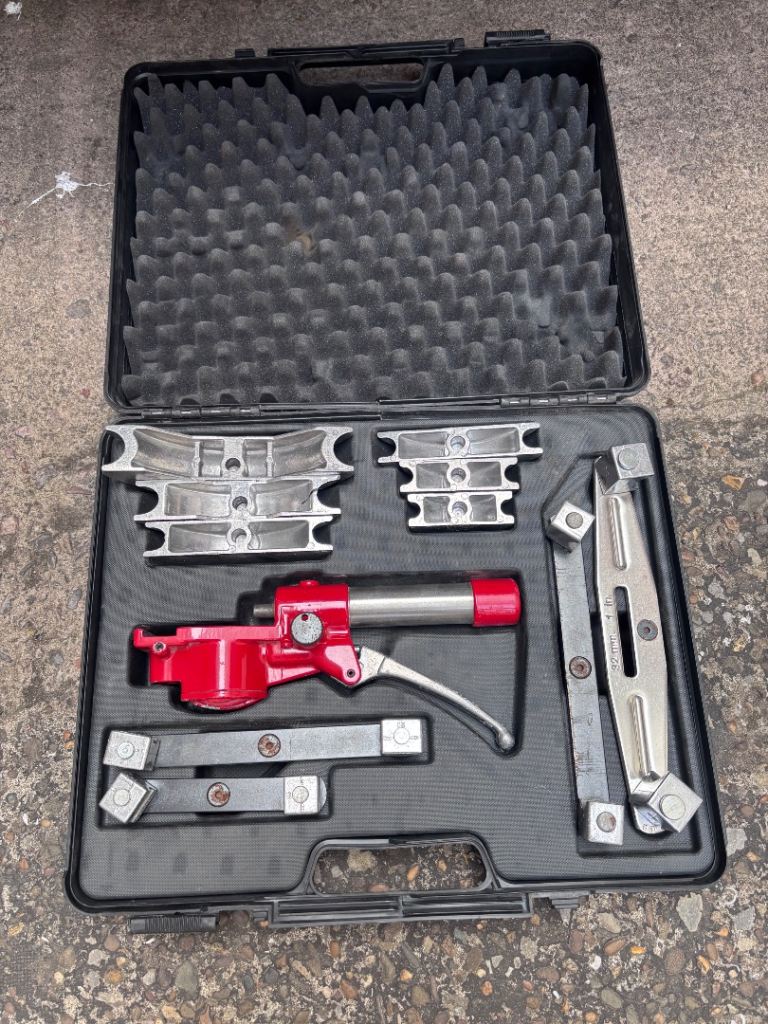 Hydraulic pipe benders 