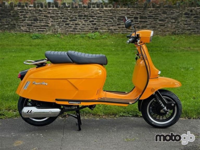 Royal Alloy GP 125cc Modern Classic Retro Automatic Moped Scooter For Sale