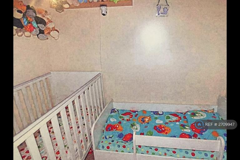 1 bedroom flat in Spanish Court, Burgess Hill, RH15 (1 bed) (#2709947)