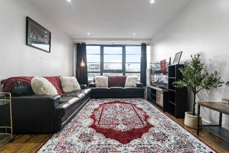 Luxury 2 bed apartment | Private parking & Balcony | City centre | 10 min walk from Bullring 