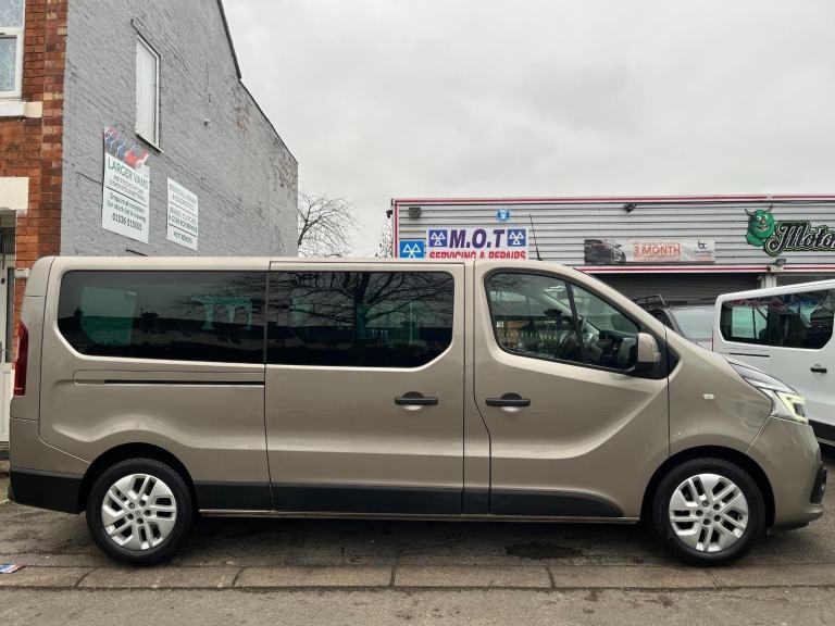 Renault Trafic 2.0 dCi Energy 30 Auto Sport Nav 9 Seat LWB Minibus 2020/70