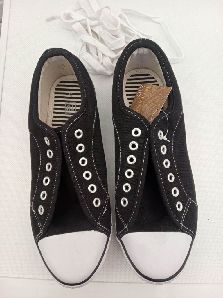 Size 5 Womens Shoes Never Worn