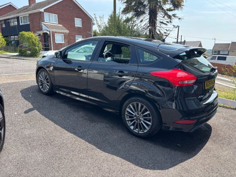 Black Ford Focus ST-LINE 1.5 TDCi 2016