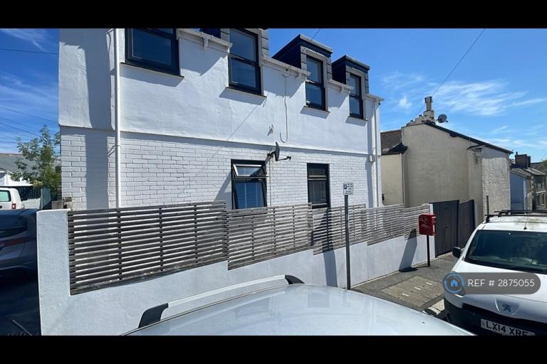 1 bedroom flat in Bosvigo Road, Truro, TR1 (1 bed) (#2875055)