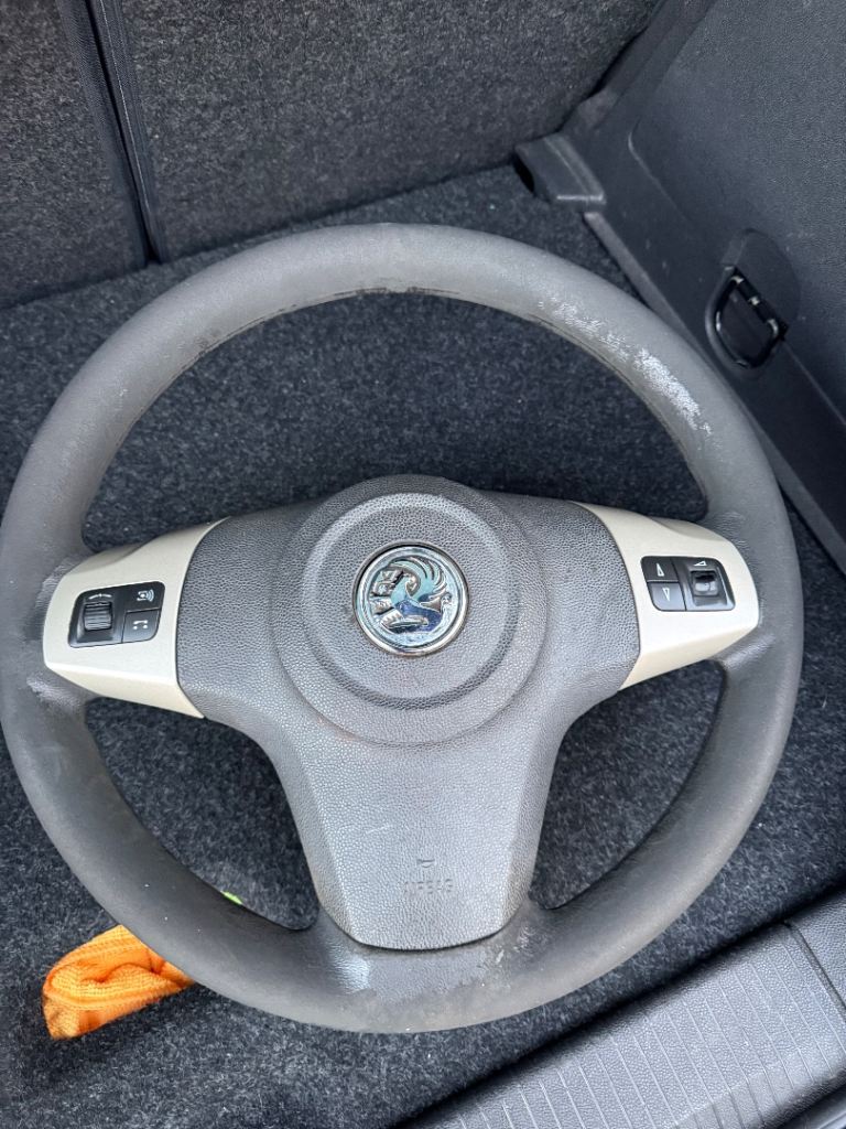 Vauxhall corsa 2008 steering wheel with airbag
