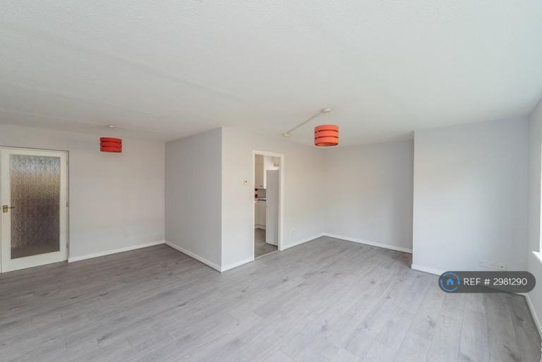 2 bedroom flat in Kenley Close, New Barnet, EN4 (2 bed) (#2981290)