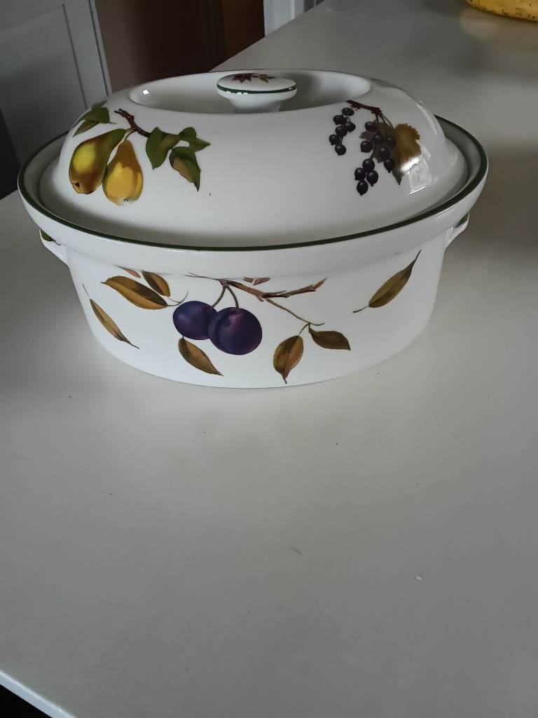 Ceramic Roasting Dish with Lid – Fruit Pattern, Good Condition