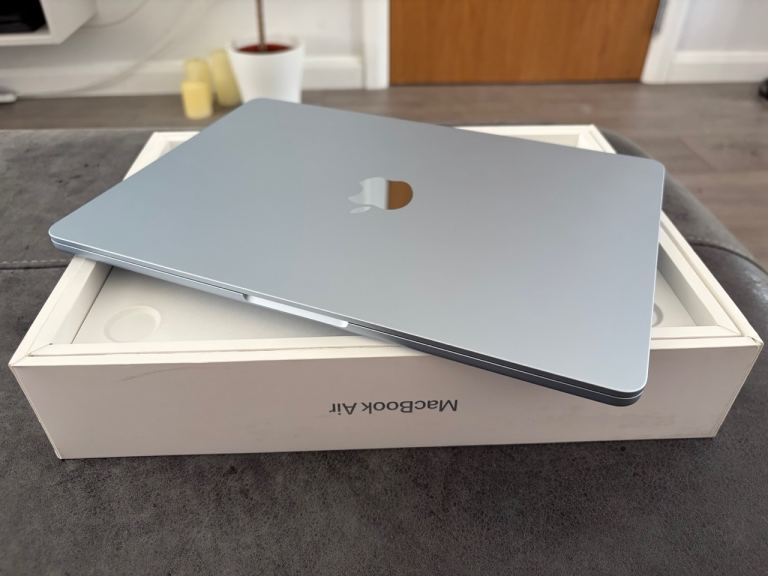 Apple 2025 MacBook Air 13-inch with M4 chip, 16GB Memory, 256GB SSD, Sky Blue