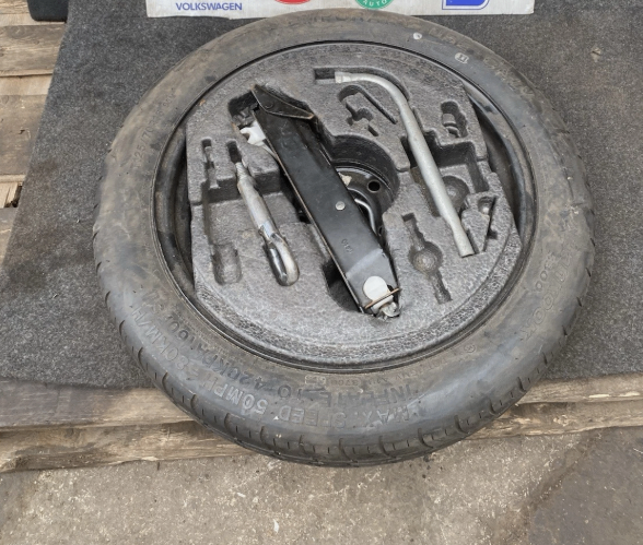 tyre and jack set skoda