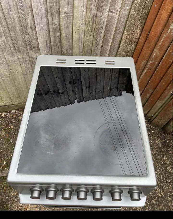 Beko Freestanding  Electric Cooker 159£ Like New In excellent working order and overall condi