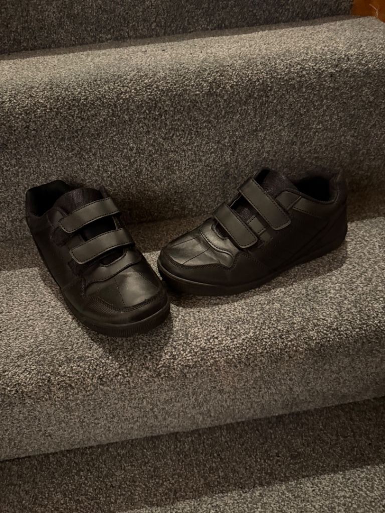 Boys school shoes size 4 