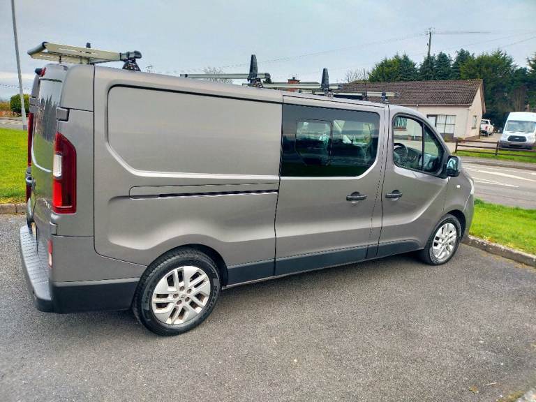 Renault trafic crew van