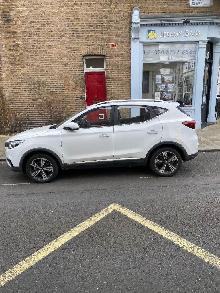 Summer sunroof electric MG SUV