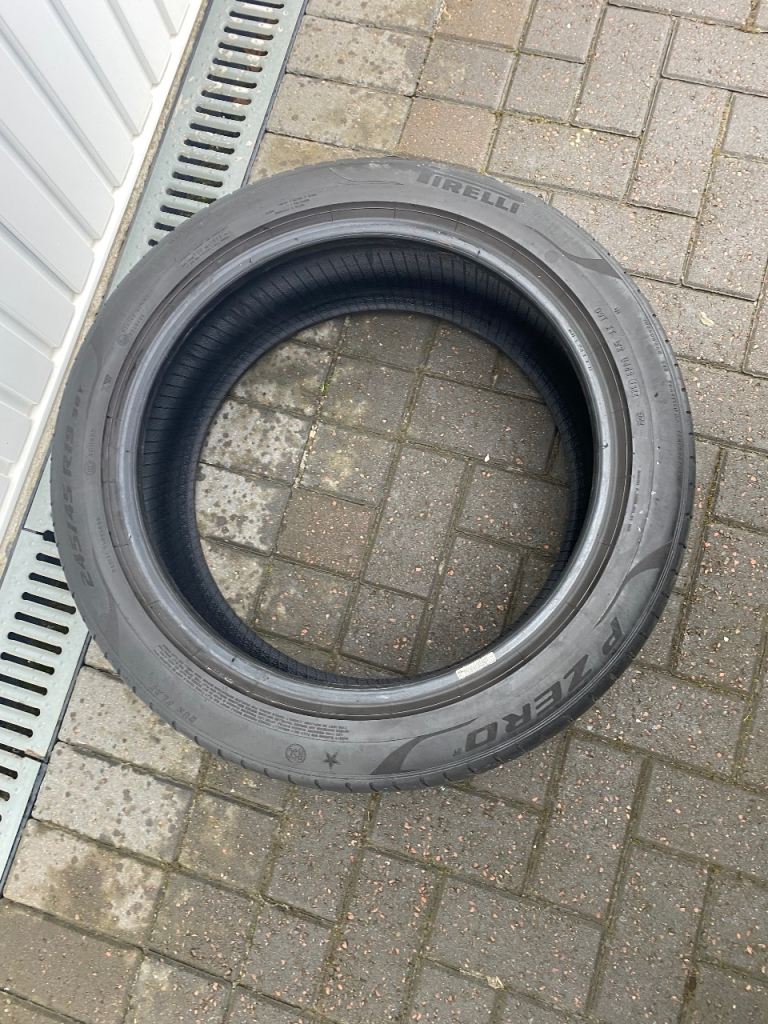 Pirelli 245/45/19 run flat tyre