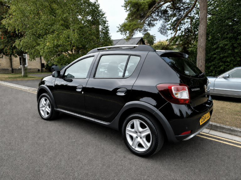 DACIA SANDERO 1 YEAR MOT TAX £20/YEAR