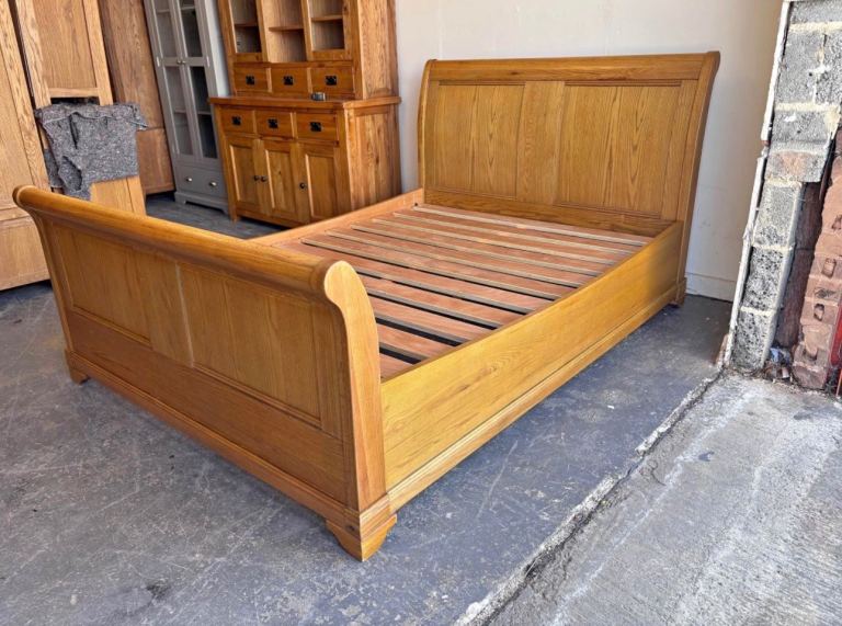 Barker and Stonehouse solid oak double sleigh bed ! Delivery available!