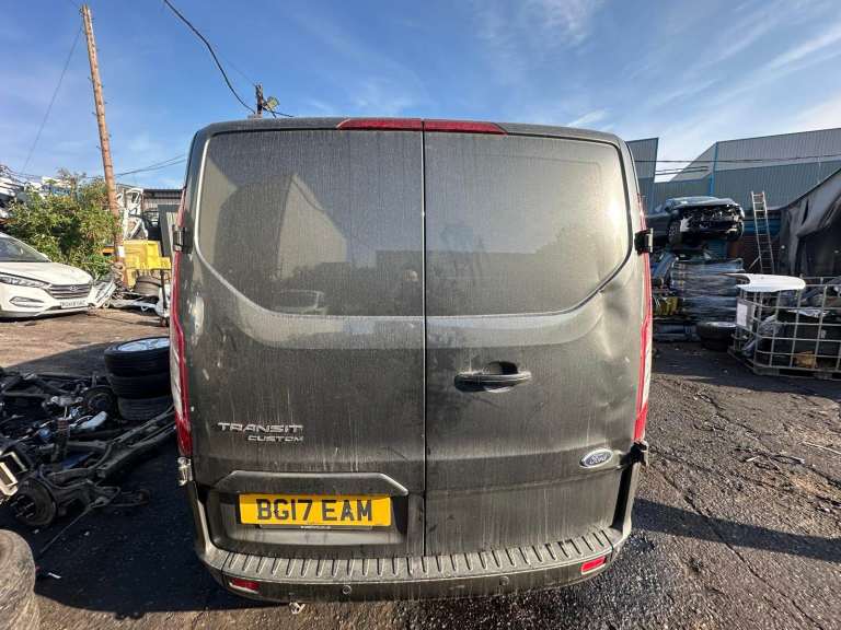 2017 FORD TRANSIT CUSTOM 2.0 TDCI 130PS LOW ROOF LIMITED VAN BREAKING FOR PARTS