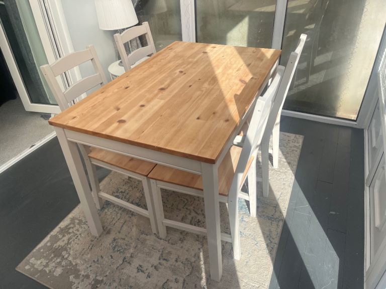 Table and chairs 