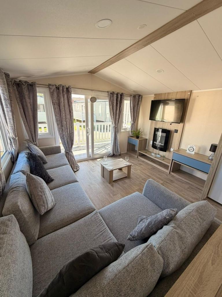 Sited static caravan for sale North Wales with decking| 3 bedrooms |£5k deposit 