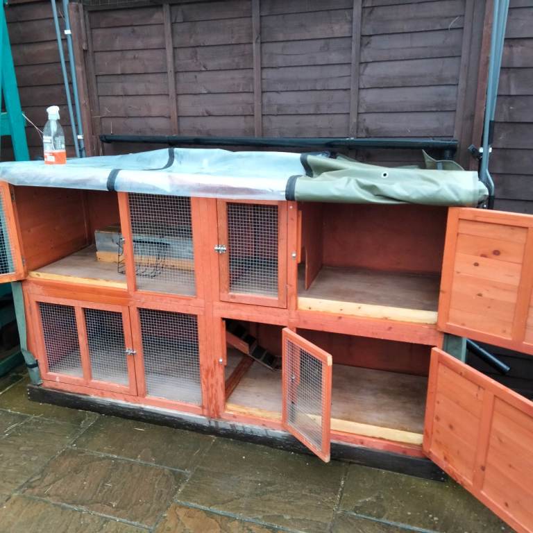 Rabbit/guinea pig hutch 6ft wide with weatherproof cover