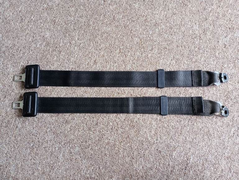 Volkswagen Polo 86C Coupe 1989 Rear safety seatbelts
