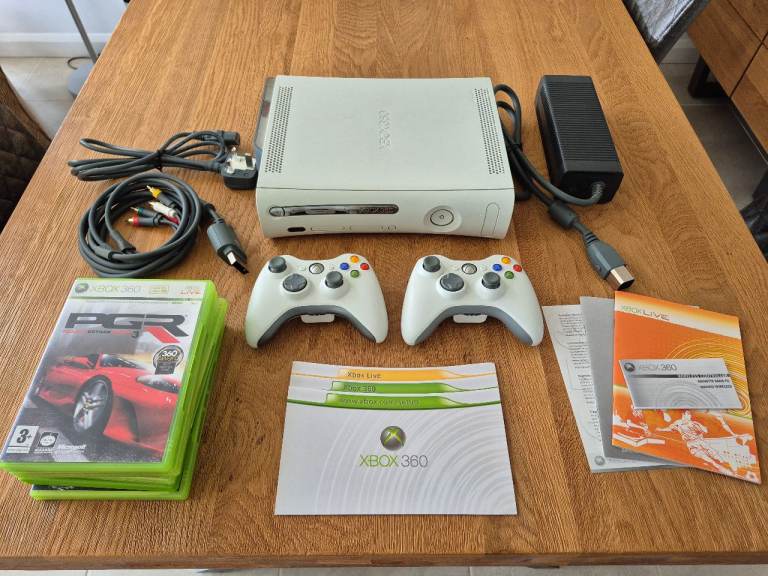 Xbox 360 – Complete original gaming package, mint condition