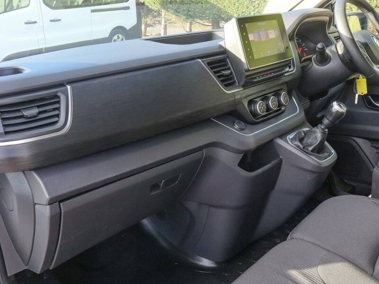 2023 Renault Trafic LL30 Sport Nav 2.0DCI 145BHP L2 LWB 9 SEAT MINIBUS, Rev Cam, Air Con, Cruis M...