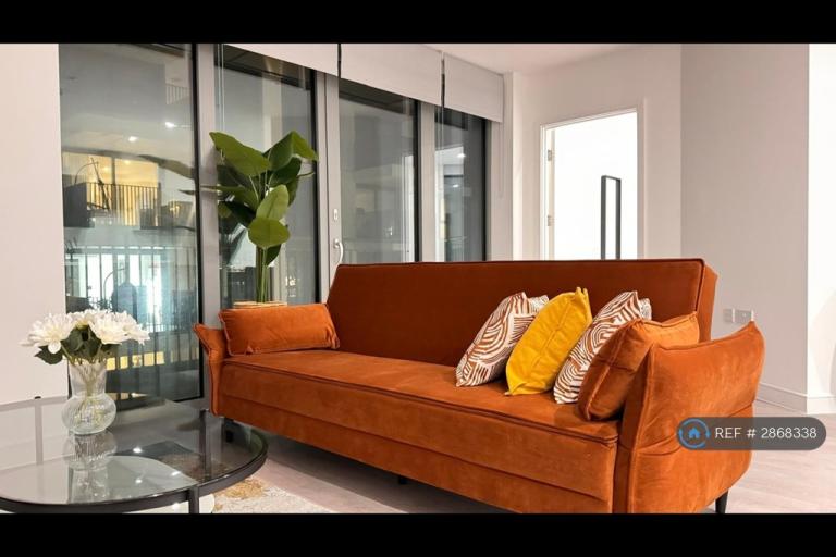 2 bedroom flat in Palmer Road, London, SW11 (2 bed) (#2868338)