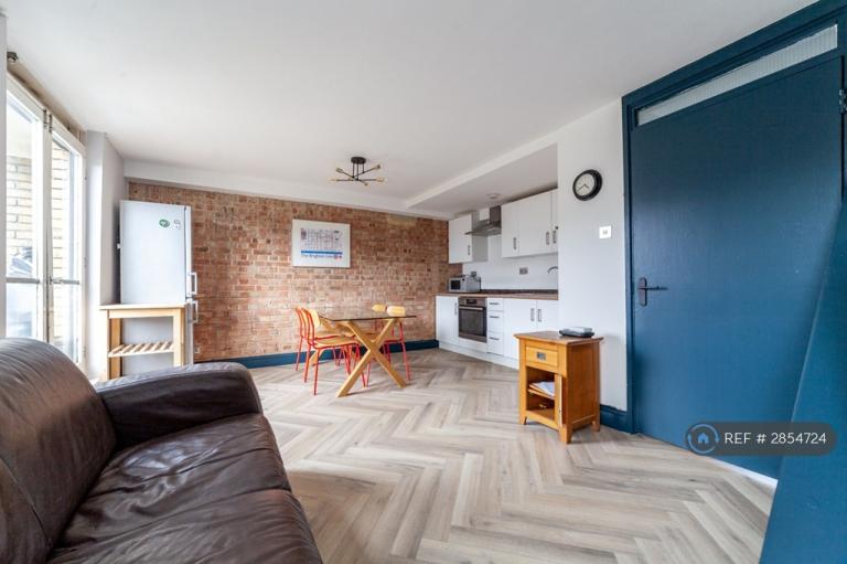 4 bedroom flat in St. Ervans Road, London, W10 (4 bed) (#2854724)