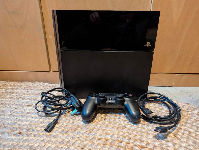 Playstation 4 - Good condition, fully working with game - FW 9.00