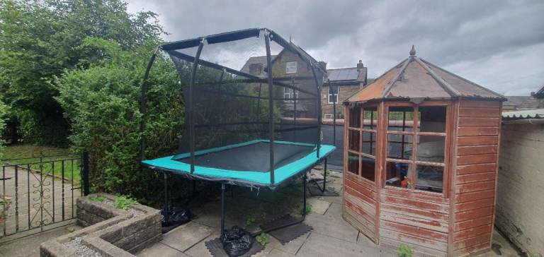 12 x 8ft Thorpe Sports Rectangle Large Trampoline with Enclosure Net. Very Good condition