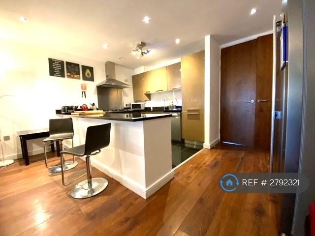 3 bedroom flat in Blenheim Court, London, SE10 (3 bed) (#2792321)