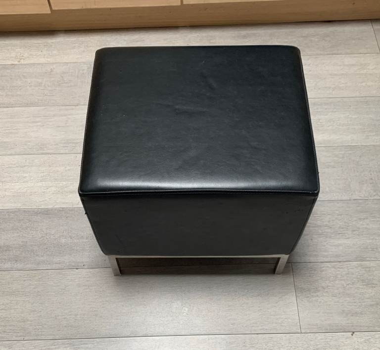 Salon waiting chair/stool